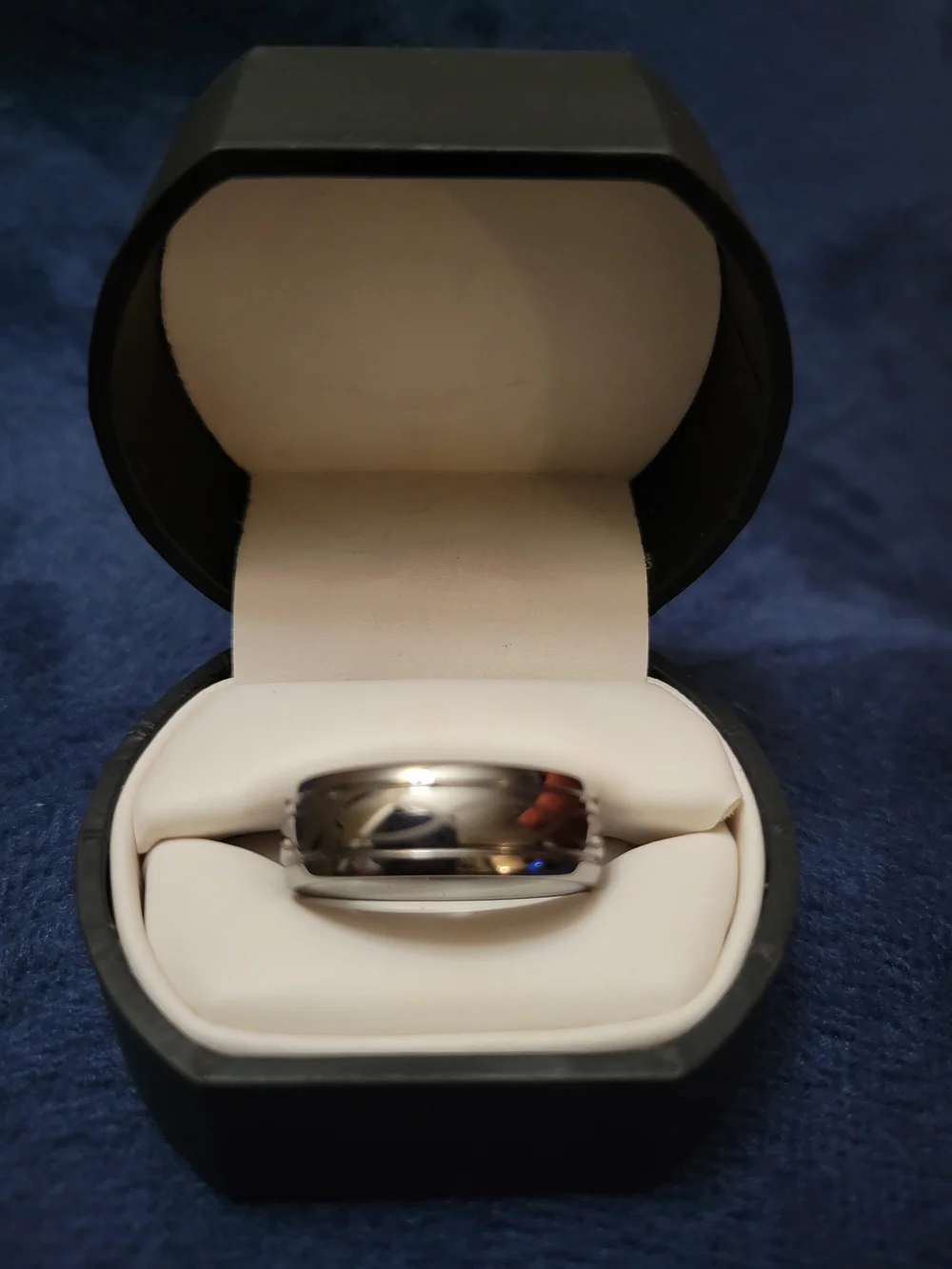 Triton Men's Grey Titanium Infinity Ring with Engraved Ridge